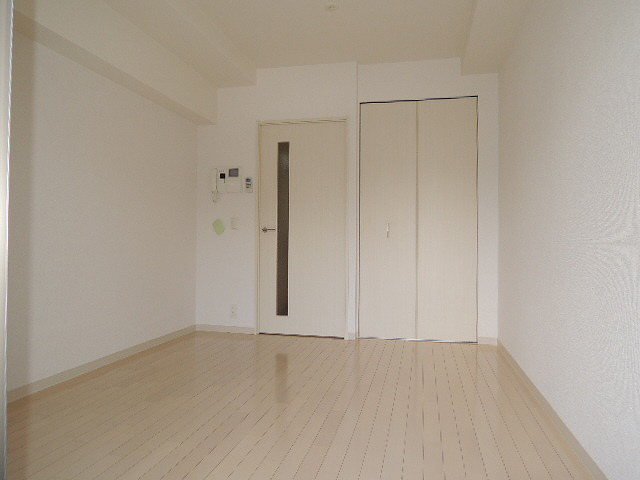 拡大写真:ロイヤル神戸三宮 8階806の写真は同マンションの違うお部屋のものです