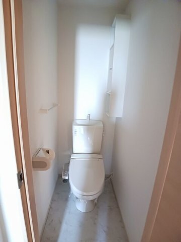 拡大写真:マーベラス・アンジュ 2階204の清潔感のあるトイレです