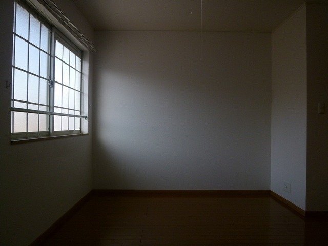 拡大写真:アーバンライフ 2階205の内装もきれいです