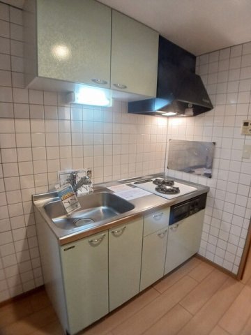 拡大写真:セイバリー仁川 1階102の使いやすいキッチンです