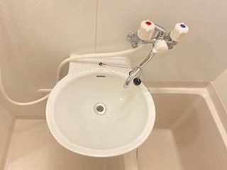 拡大写真:レオパレスゴールドフォルム 2階201の明るい色調の室内です