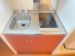 拡大写真:レオパレスゴールドフォルム 2階201のきれいなキッチンです