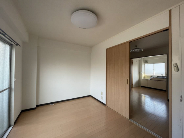 拡大写真:三宮アソシア 4階402の写真は同マンションの違うお部屋のものです
