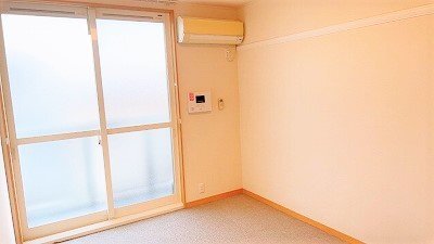 拡大写真:レオパレスデイジーヴィラ 3階306の落ち着いた色調の寝室です