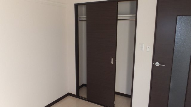 拡大写真:レオネクスト御影中町 3階302の内装もきれいです