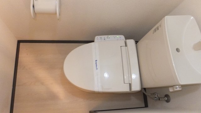 拡大写真:レオネクスト御影中町 3階302のきれいなトイレ