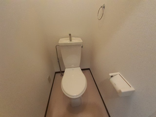拡大写真:ア-ジュ・ド・アヤハ 1階101のトイレも気になるポイント