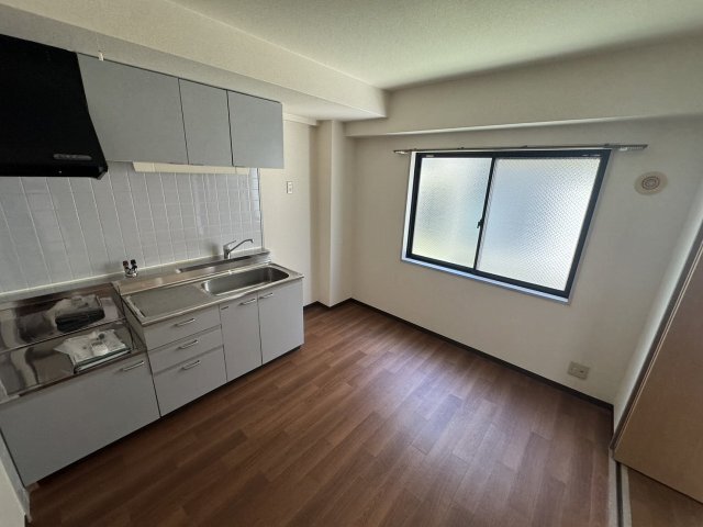 拡大写真:グレイスハイツ東須磨 2階202の居間