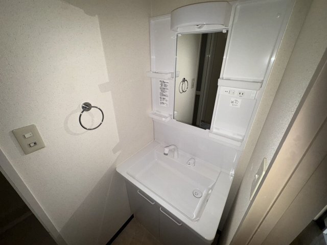 拡大写真:グレイスハイツ東須磨 2階202の独立洗面台