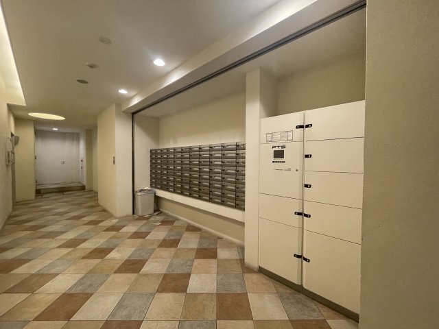 拡大写真:ラ・ウェゾン湊川公園 4階402の宅配BOX有