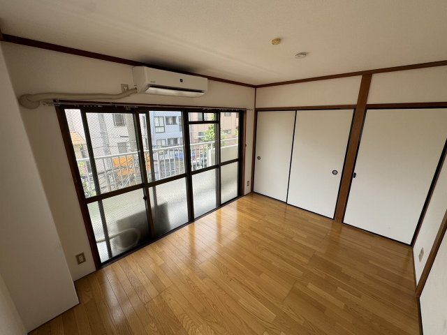 拡大写真：エトワール王子 3階301の居間