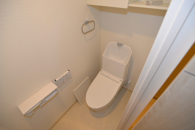 拡大写真:グランビスタ新神戸 7階705のシンプルで使いやすいトイレです
