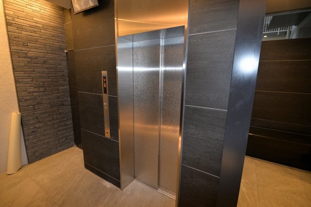拡大写真:グランビスタ新神戸 7階705のエレベーター