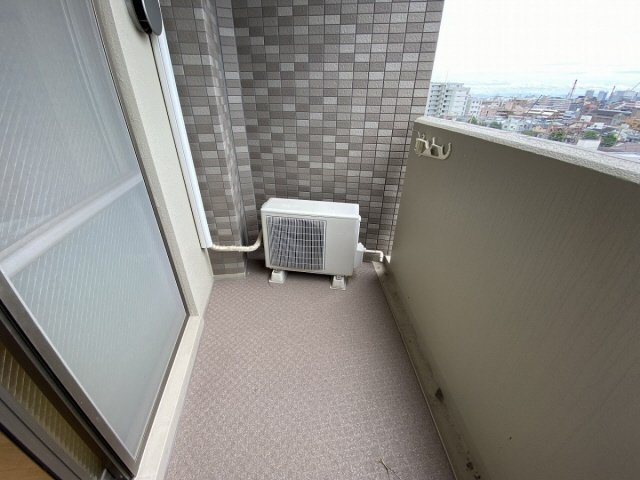拡大写真:レシェンテ六甲 3階305のお洗濯にも便利なバルコニー付き