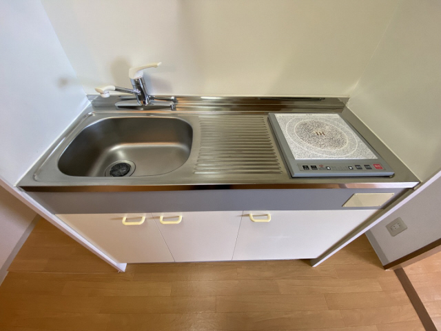 拡大写真:レシェンテ六甲 3階305のきれいなキッチンです