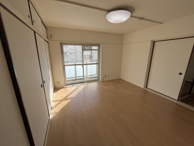拡大写真:渦が森コーポ6号館 3階3のおしゃれな居間です