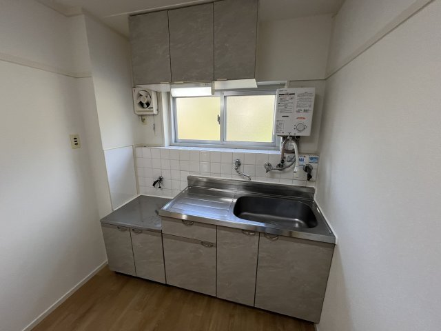 拡大写真:渦が森コーポ6号館 3階3のきれいなキッチンです