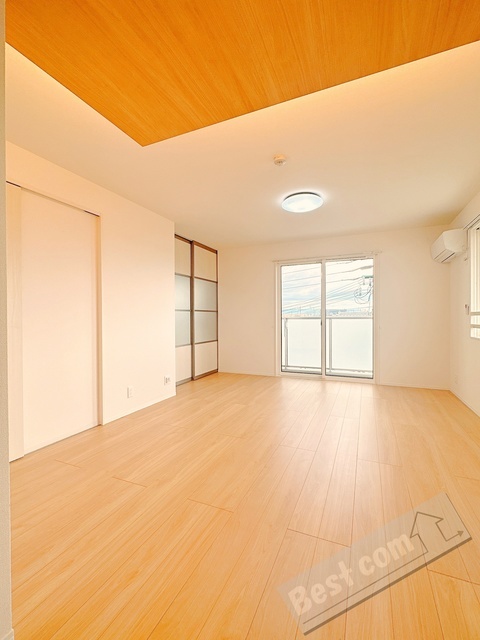 拡大写真:La maison Chico Rich 3階301の内観
