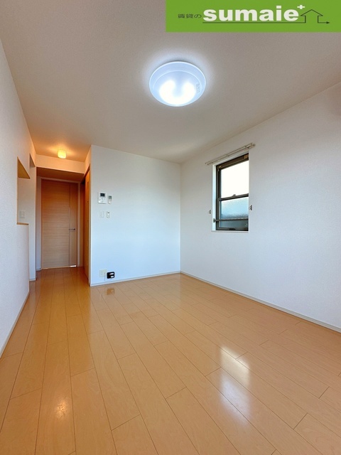 拡大写真:アーバンソレイユ 2階201の内観