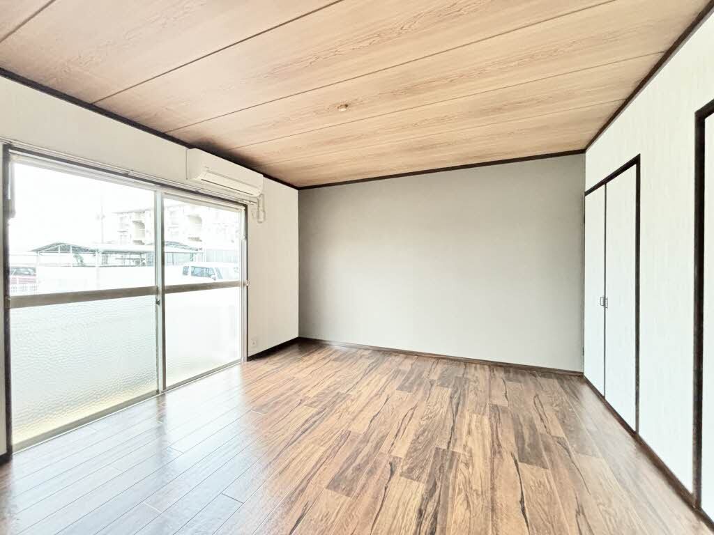 拡大写真:カーサ・ビアンカ 1階102の居間