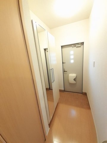 拡大写真:ウインダムヒルズⅡ A 1階101の玄関