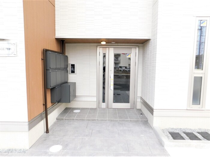 拡大写真:RESIDENCE阿知 1階102のエントランス
