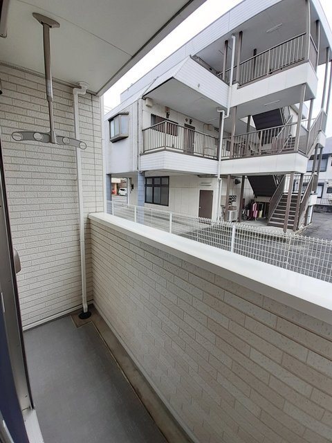 拡大写真:あきる野市秋川6丁目 1階102のバルコニー・ベランダ