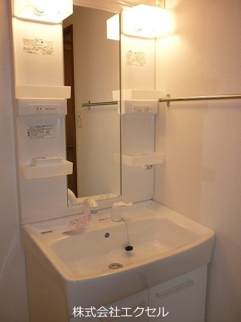 拡大写真:八王子市東浅川町 2階205の洗面所