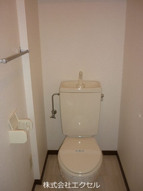 拡大写真:八王子市東浅川町 2階205のトイレ