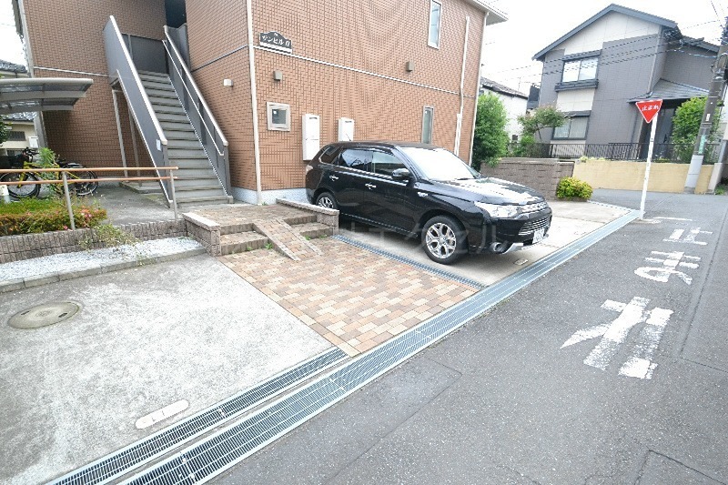 拡大写真：日野市大坂上１丁目 2階202の駐車場