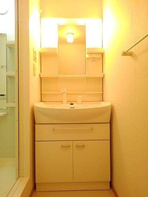 拡大写真:町田市小山町 1階101の洗面所