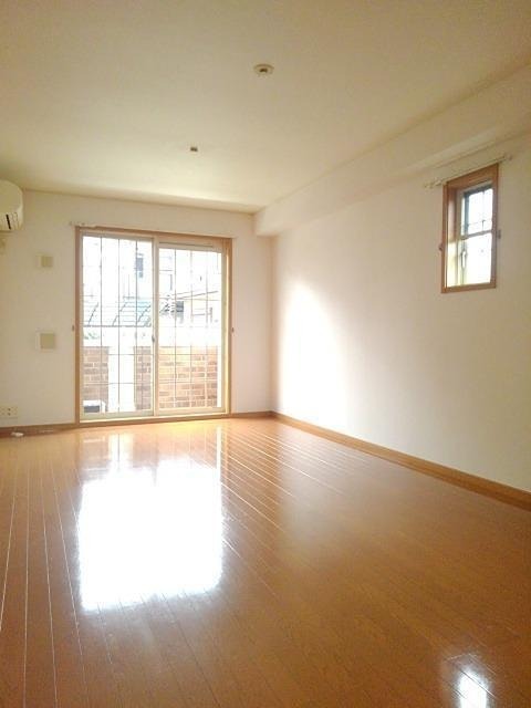 拡大写真:町田市小山町 1階101のリビング
