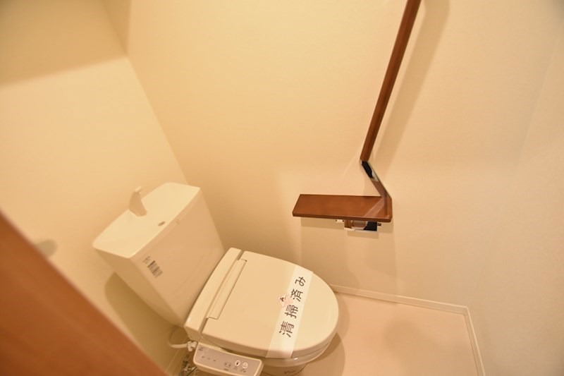 拡大写真:八王子市大和田町6丁目 2階201のトイレ