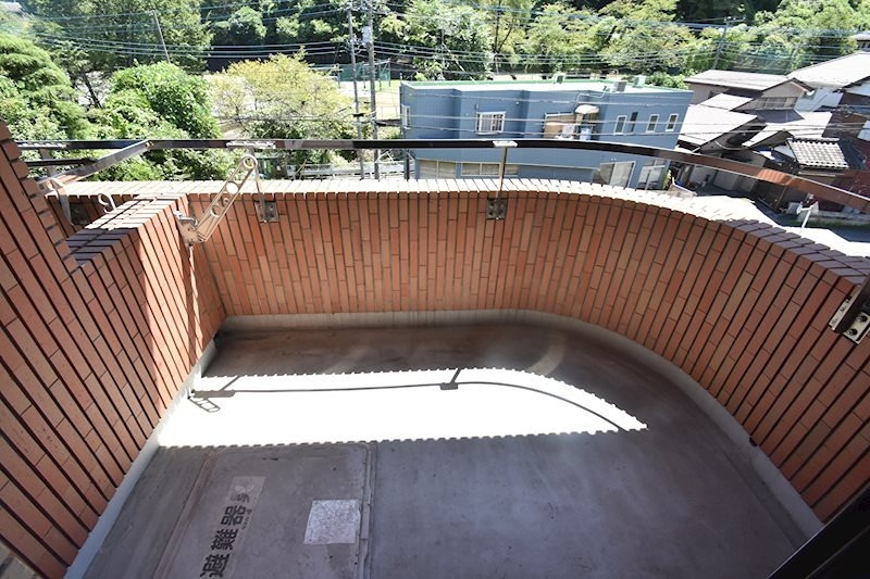 拡大写真:八王子市初沢町 2階205のバルコニー・ベランダ