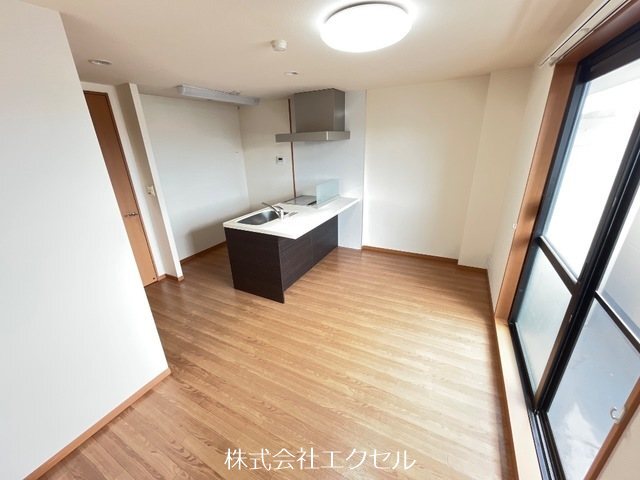 拡大写真:八王子市大和田町1丁目 3階301のリビング