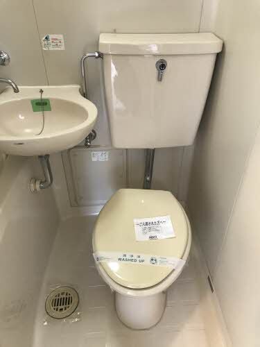 拡大写真:タウニー城北 3階302の清潔感のあるトイレです