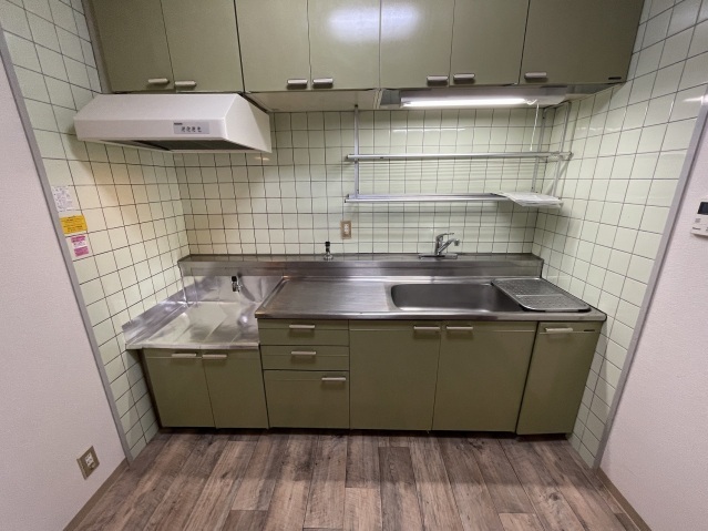 拡大写真:セントラルハイツ中山 4階402のキッチンでお料理をお楽しみください