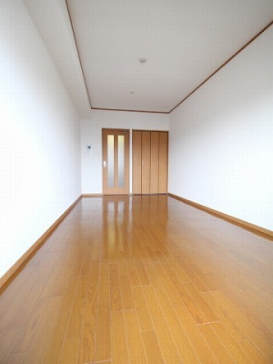 拡大写真:BOND BLD. 3階305の明るい室内です