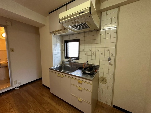 拡大写真:グリーンヴァリィ金光一番館 3階301のキッチンでお料理をお楽しみください