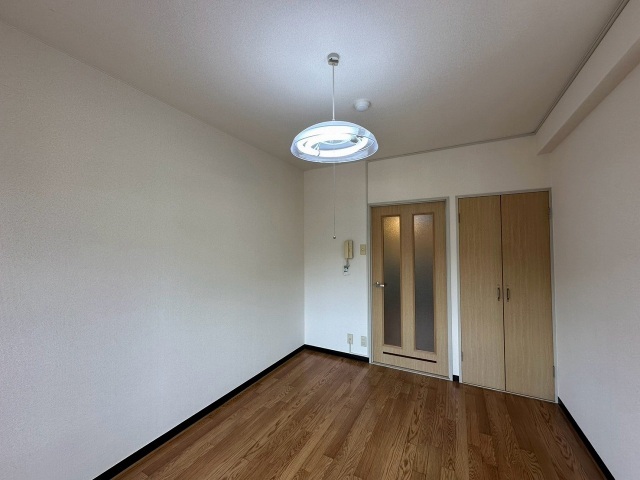 拡大写真:グリーンヴァリィ金光一番館 3階301の広々とした洋室です