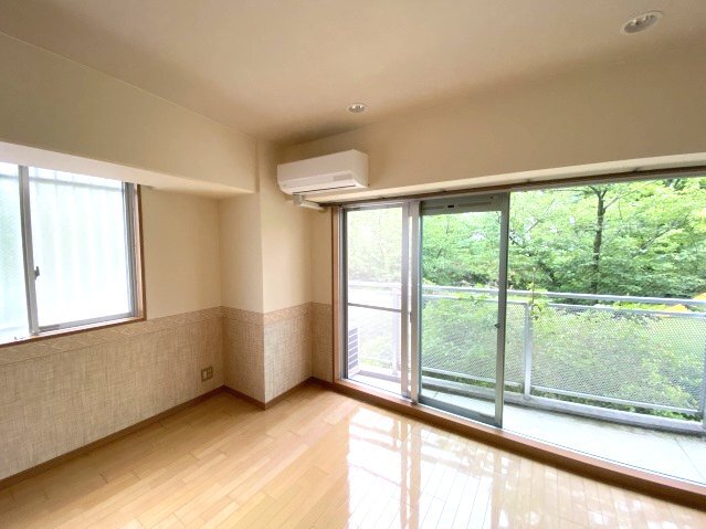 拡大写真:159Bldg 1階101のゆったりとしたリビングです