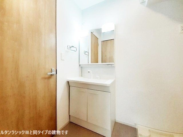 拡大写真:シャンス トロワ 2階202の忙しい朝には欠かせない洗面所です