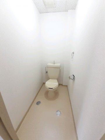 拡大写真:ニューマリッチ沖本 3階303のコンパクトで使いやすいトイレです