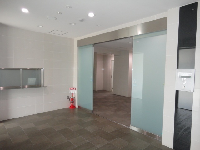 拡大写真:ノーブル広島駅前 7階707の毎日通るロビーはこのようになっています
