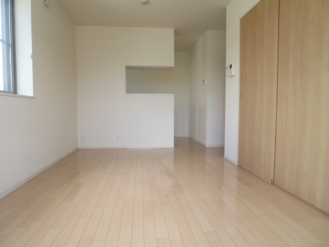 拡大写真:ヘーベルメゾン翠 4階401の居間