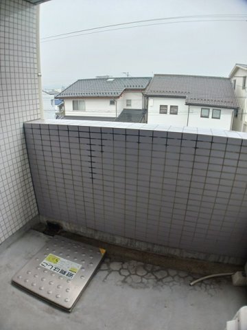 拡大写真：アルページュ祇園 3階301の暖かな日差しのふりそそぐバルコニー