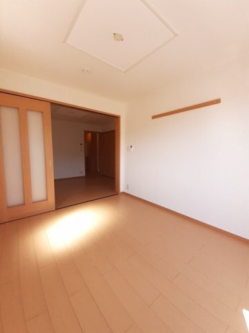 拡大写真:ベル・ラフレシール 1階103の使いやすいリビングです