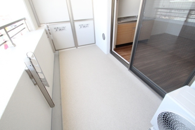 拡大写真:TK-1BLD. 4階402のバルコニー