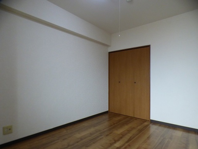 拡大写真:仁保新町コーポ福島 3階303のスタンダードな洋室です