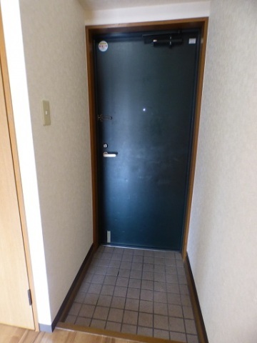 拡大写真:仁保新町コーポ福島 3階303のきれいな玄関です